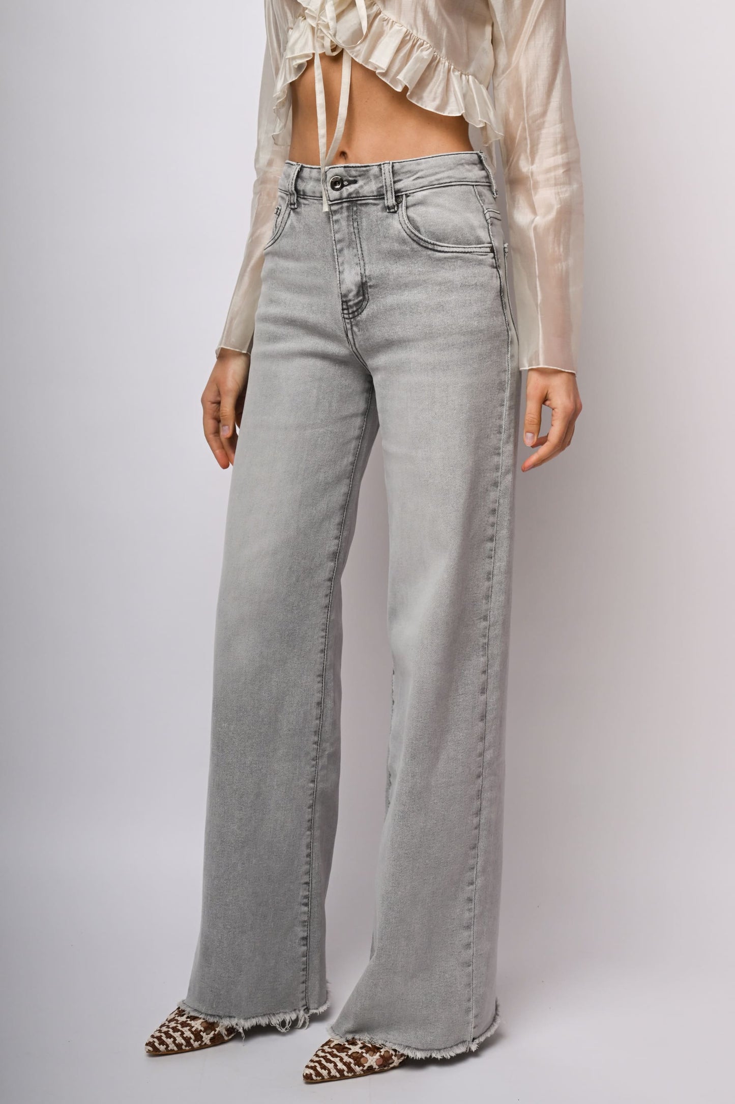 Jeans a gamba ampia sfrangiati