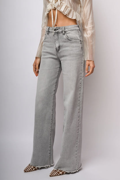 Jeans a gamba ampia sfrangiati